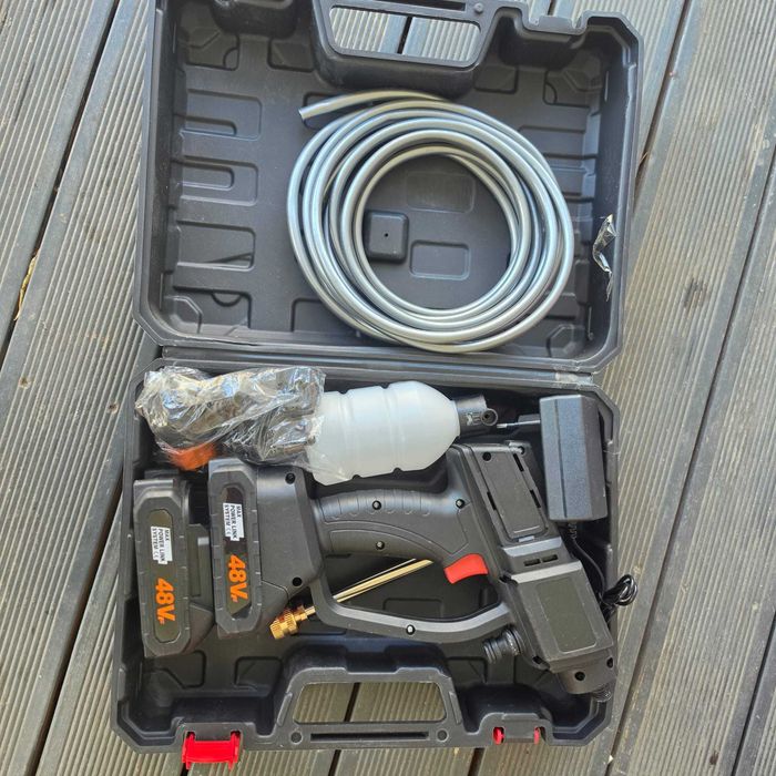 Aparat spălat cu presiune portabil 48V – 2 acumulatori + accesorii + valiză