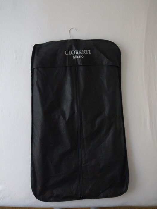 Costum de ocazi purtat maxim de 3_4 ori