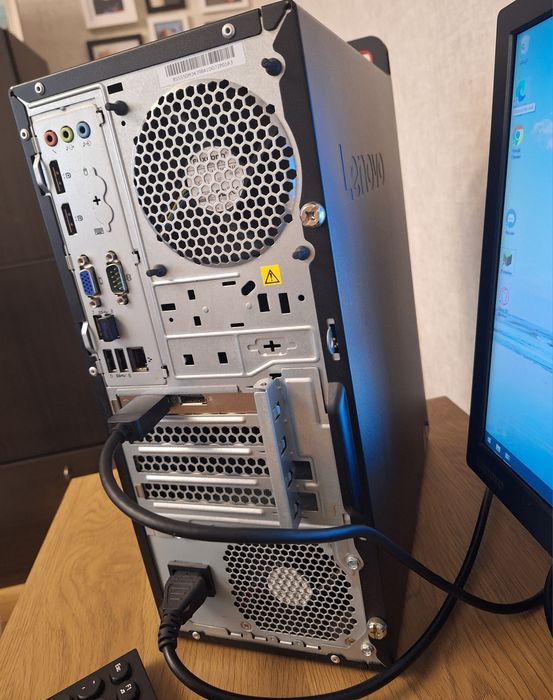 Мощен компютър  Lenovo ThinkCentre M910t(i7-6700),16GB RAM,Монитор 22"
