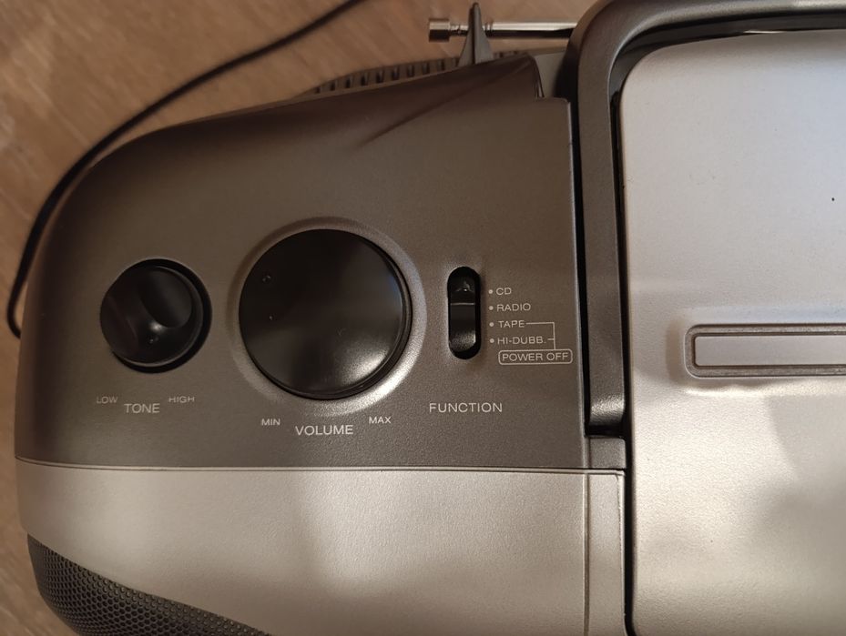 Магнитола бумбокс LG CD-583X.