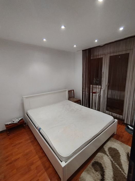 De vânzare apartament 3 camere