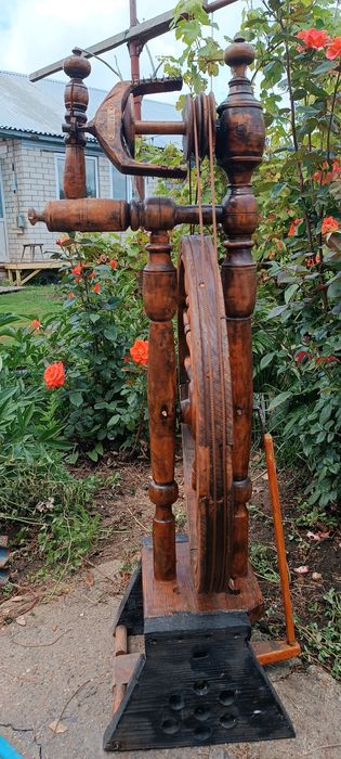 Прялка ножная деревянная