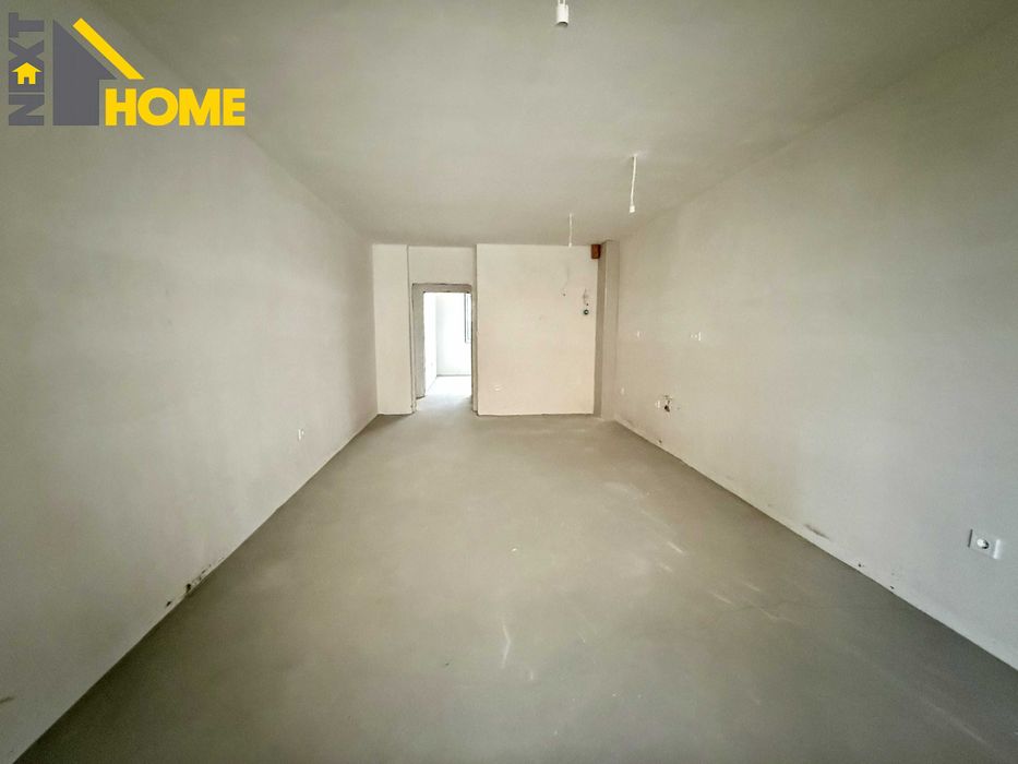 Тристаен апартамент в новопостроена жилищна сграда, със собствен двор