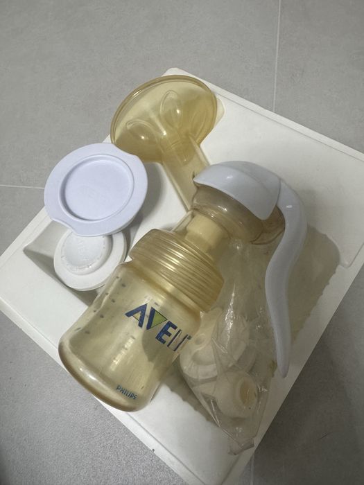 Продам ручной молокоотсос Avent