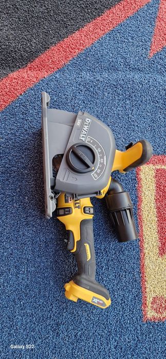 Dewalt slituitor pentru ziduri pe acumulatori