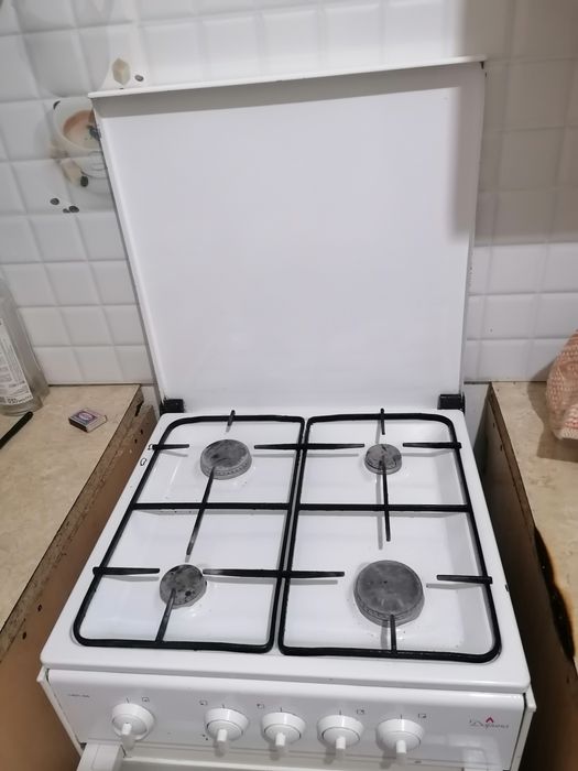 Продам срочно газ плиту