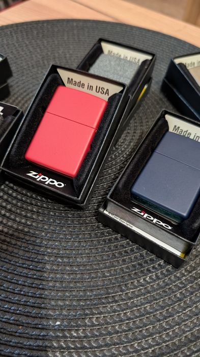 Vând brichete zippo