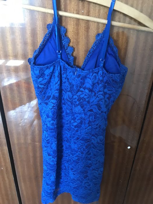 Красива дантелена рокля