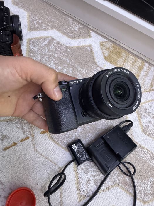 Срочно Sony 6400