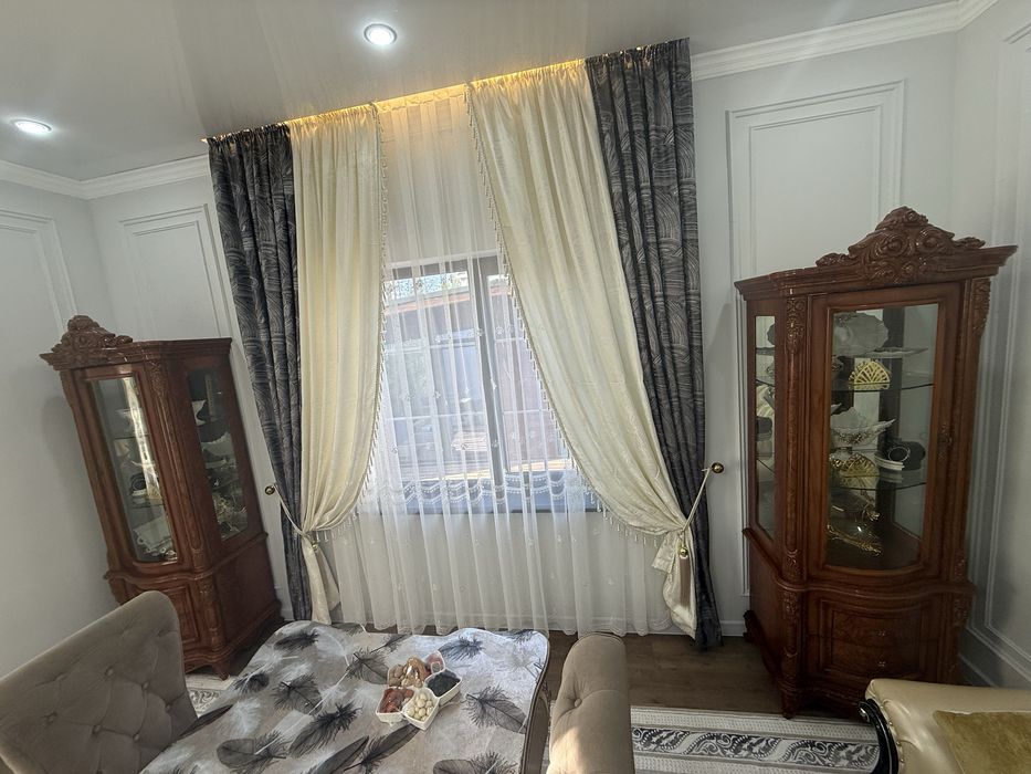 Срочно продам 2 серванта и тумбу под тв