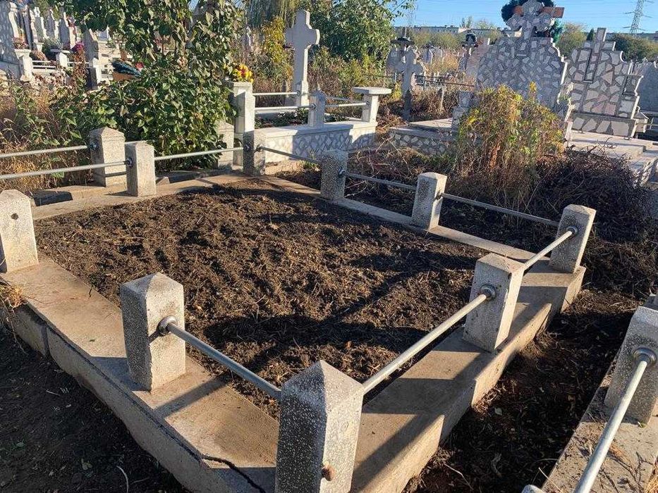 Vând 2 locuri de veci