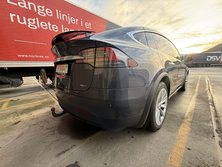 Vand Tesla  Model X 75D