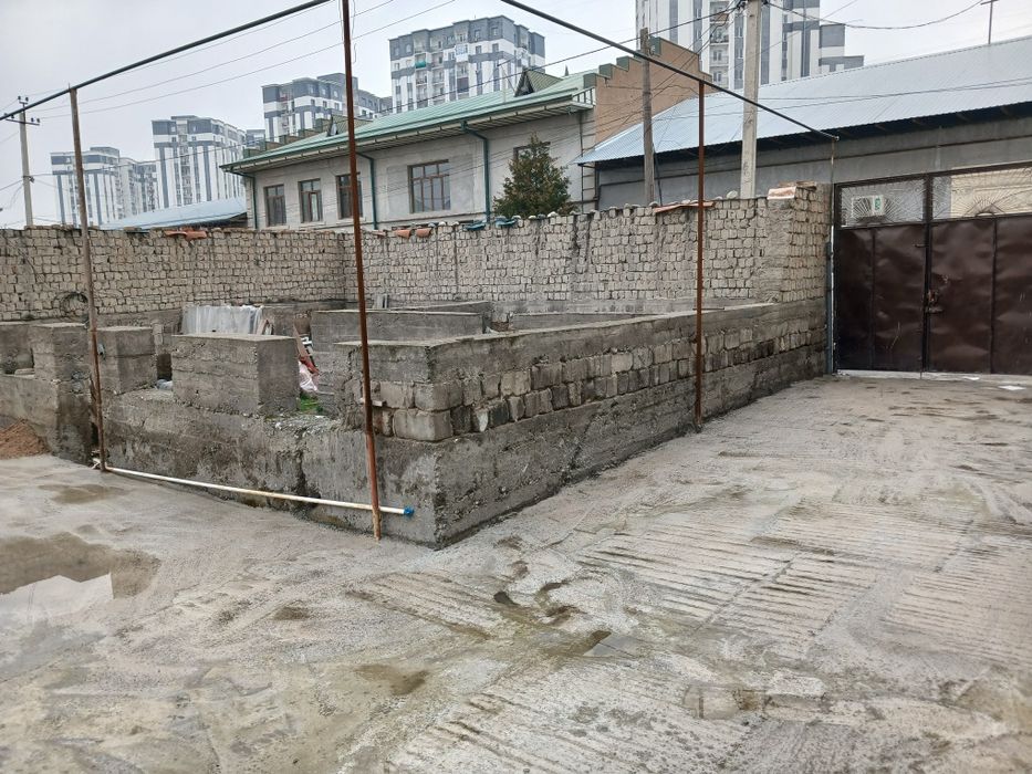 6 stuqli xovli sotiladi