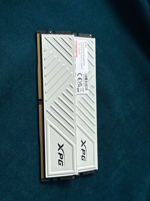 Продам DDR4 16GB (2x8GB) 3200MHz ADATA XPG