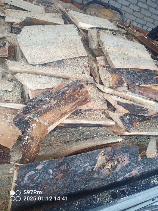 Дрова в мешках .