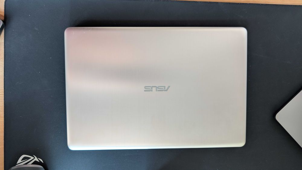 Laptop ASUS N580V | i7-7700HQ | 8GB RAM | SSD + HDD | Defect estetic