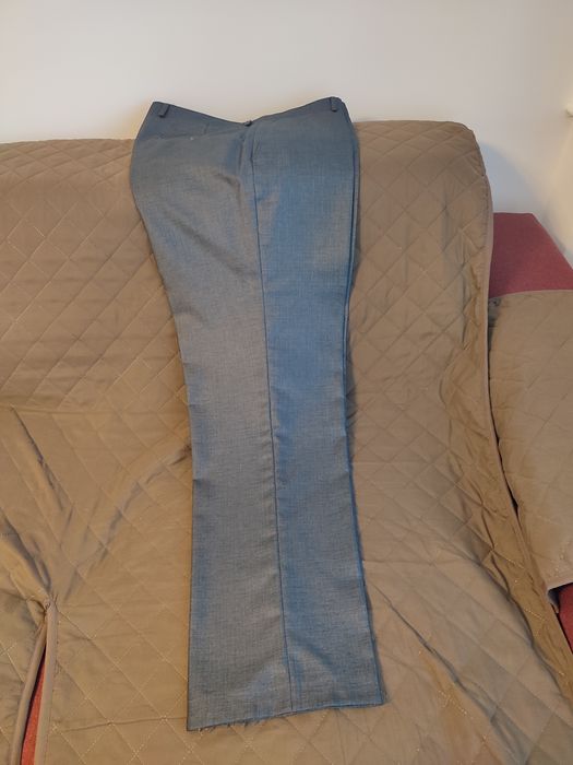Vând costum bărbătesc de ocazie