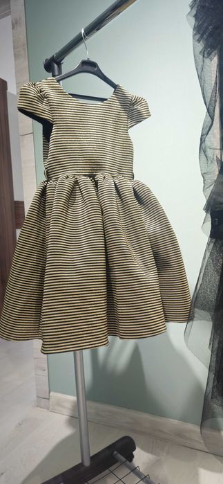 Платье wensday на 5-7 лет