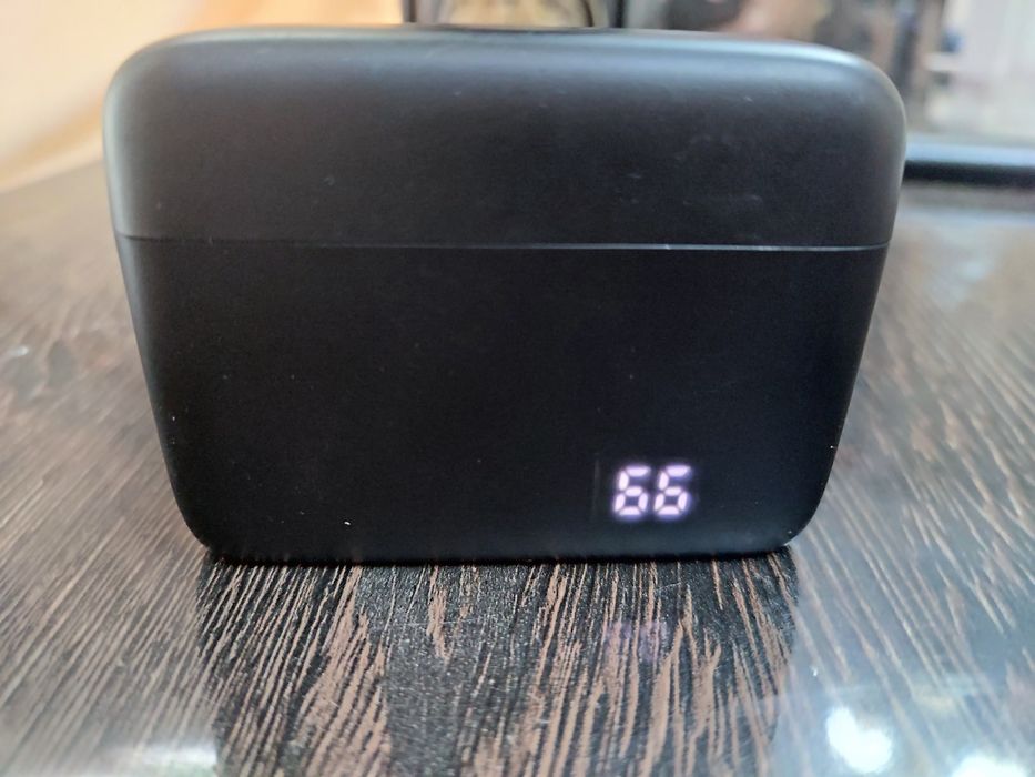 Без проводной микрофон, качественный  звука прёмност.