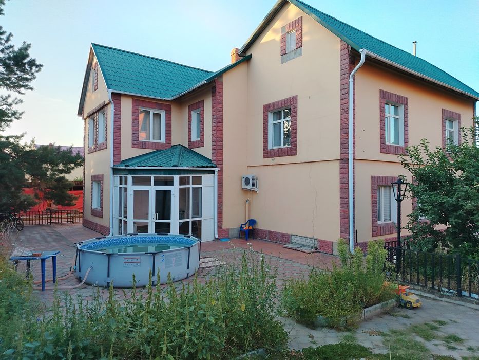 Продам дом в чистом районе города.сзади резиденции мусина