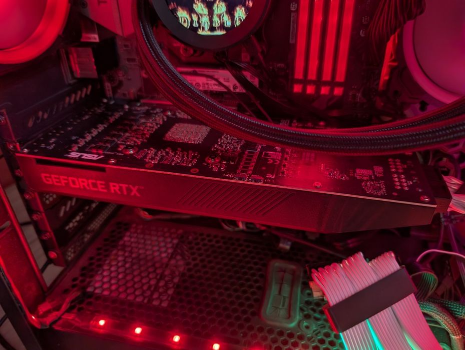 Placa video Asus GeForce RTX 3080 Turbo, versiunea blower (single-fan), 10GB GDDR6X, 320-bit.