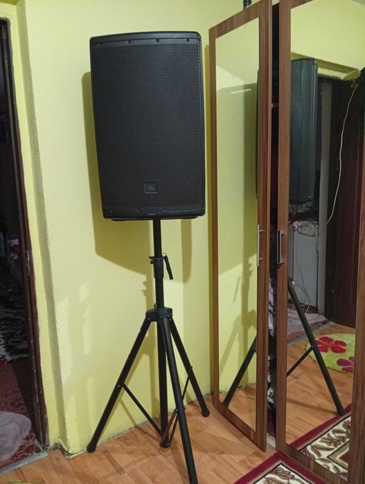 Vând boxa activa JBL