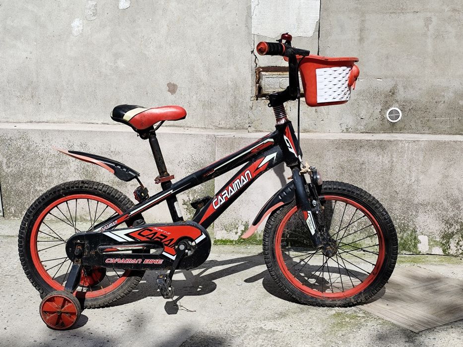 Bicicleta copii in stare foarte buna . Fata sa plimbat cred că de vreo 5 ori în rest bicicleta a stat degeaba