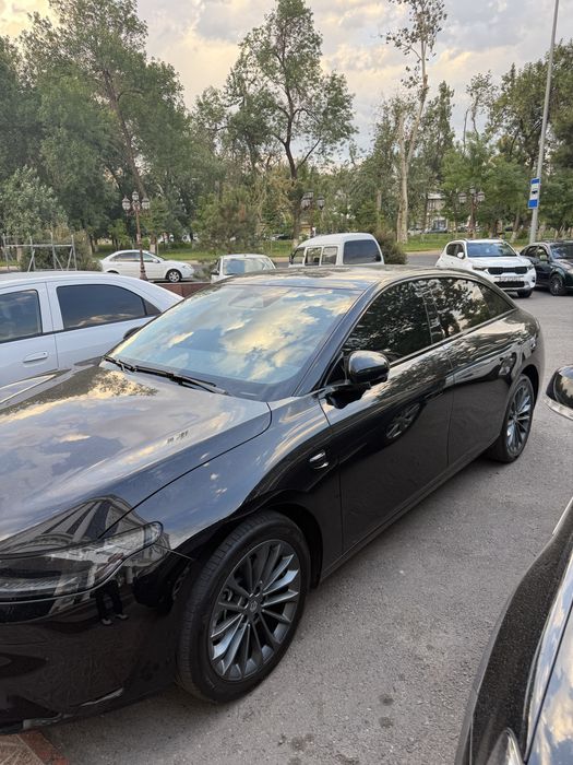 Leapmotor  C 01  gibrid sotiladi yoki variantga beriladi