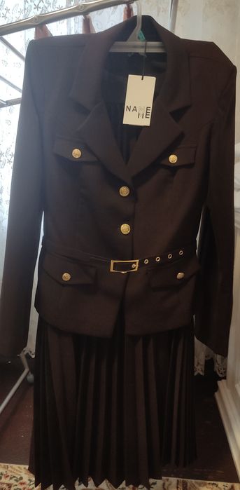 Kastyum yubka sotiladi