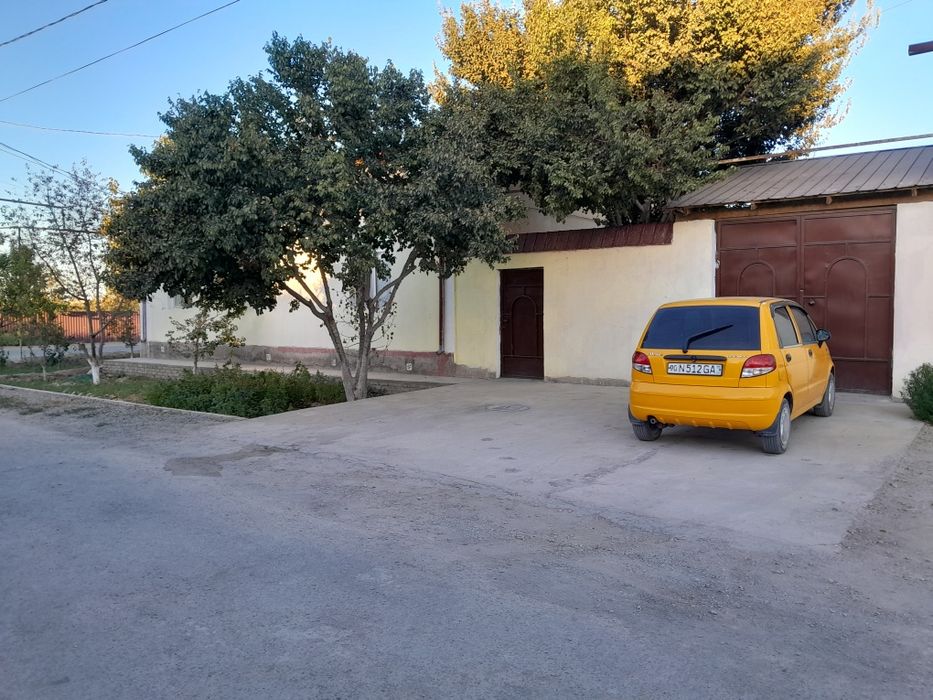 Namunaviy loyihalar asosida qurilgan hovli-joy 600m/kv.li.