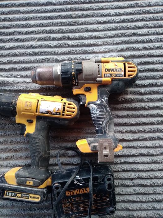 Set de 2 filetante Dewalt cu încărcător.  Functionale.