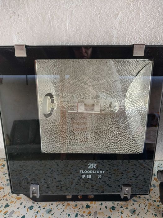 Осветителни прожектори