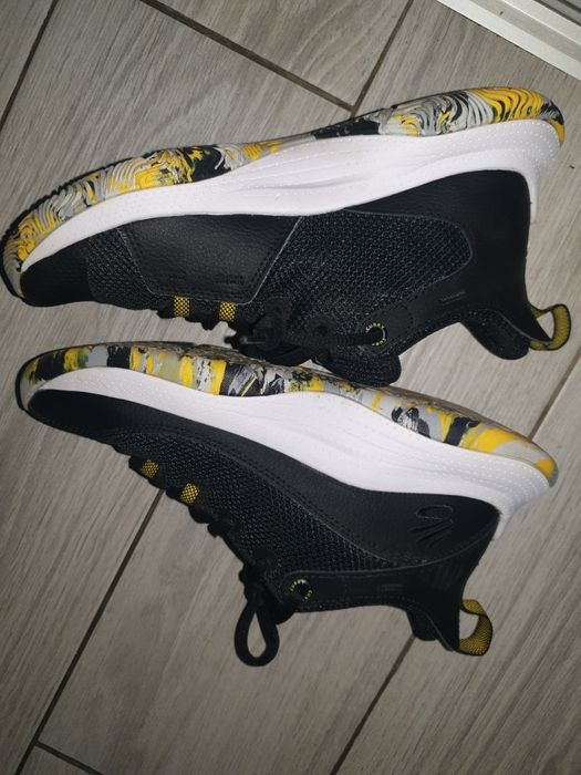 Adidasi Under Armour