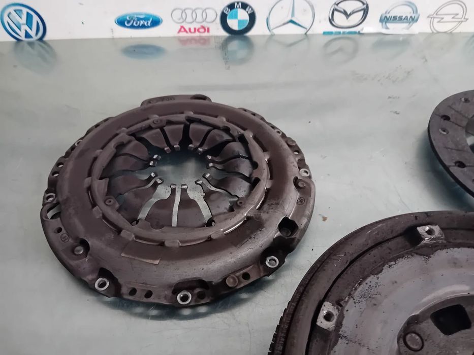 Kit Ambreiaj Volanta Masa Dubla Dacia Duster 1.5 Dci 2X4 6+1 An 2010-2015