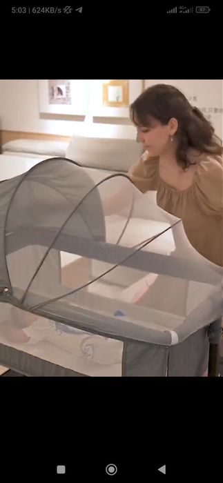 Детская люлька — это специальная кроватка для малышей и новорожденных.