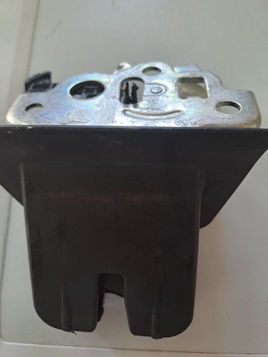 De vânzare! Incuietoare portbagaj skoda octavia 3 break din 2015 !