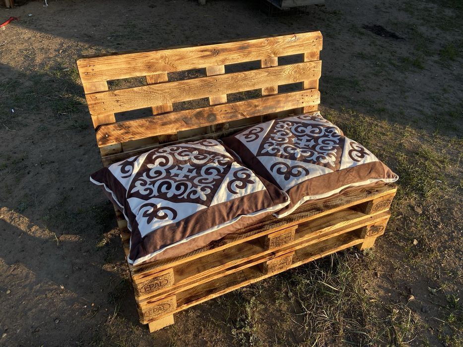 Диван из поддонов
