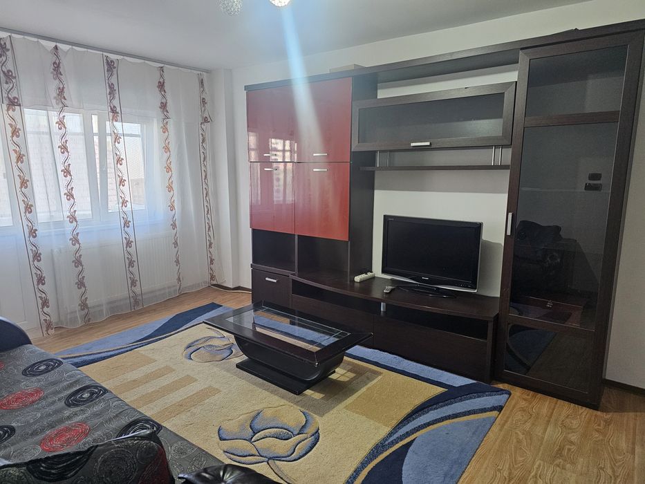 Închiriez apartament