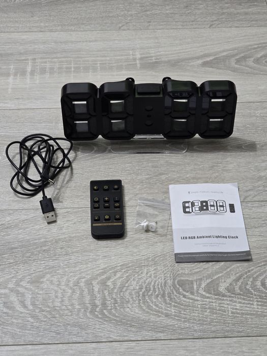 Ceas de masă digital LED 3D RGB cu telecomandă – nou