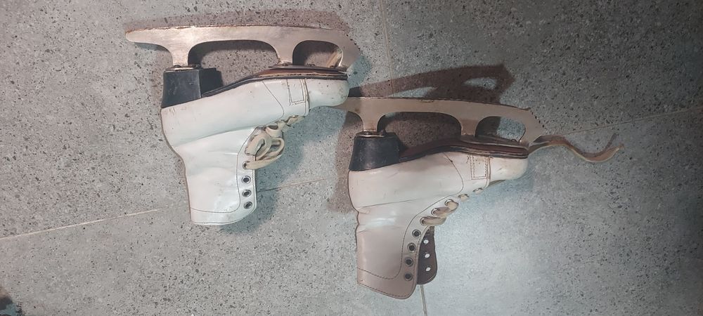 Продам детские коньки 14 размер