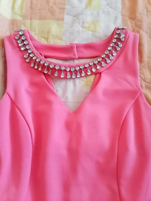 Красива  розова рокля