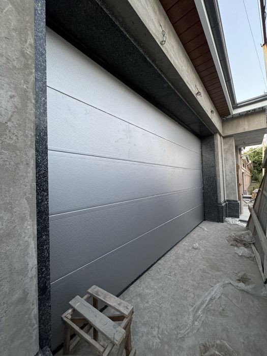 Установка и ремонт секционних ворот