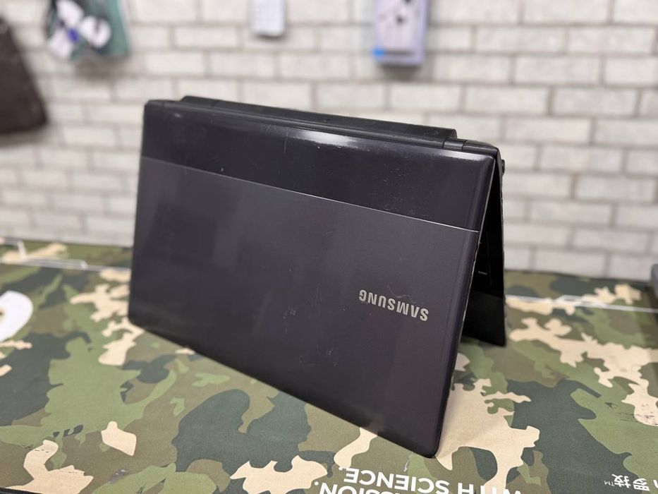 Noutbuk. Samsung. Core i3. Holati 100% ideal. IELTS imtihoniga tayyorl