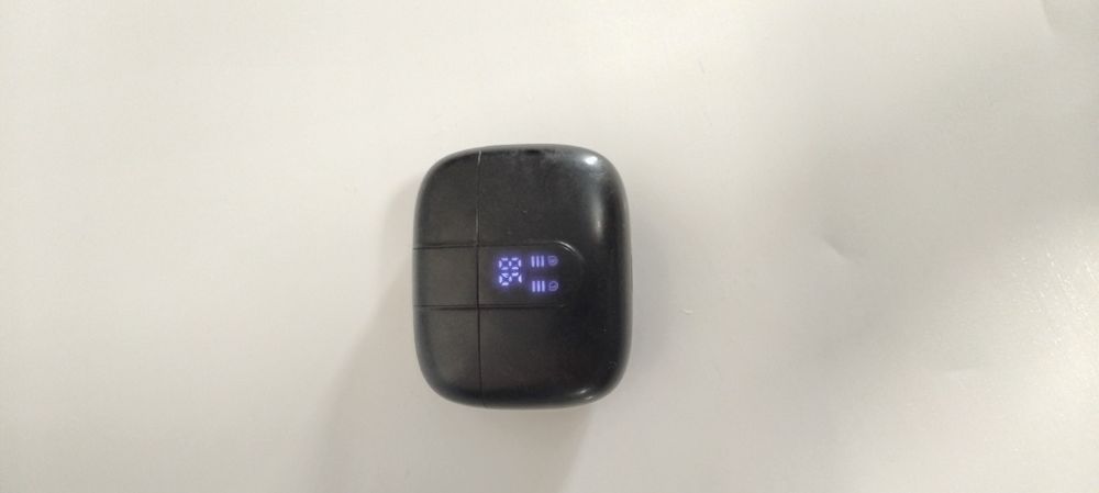 Безжични Bluetooth слушалки с цифров дисплей (TWS безжични слушалки)