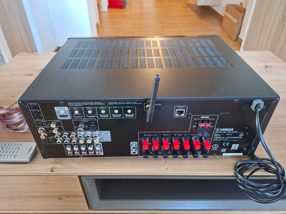 Мощна аудио система: Тонколони JBL XTi 80 + Мрежов 7.2 Ресийвър Yamaha RX-V679 (Wi-Fi, 4K, Bluetooth)