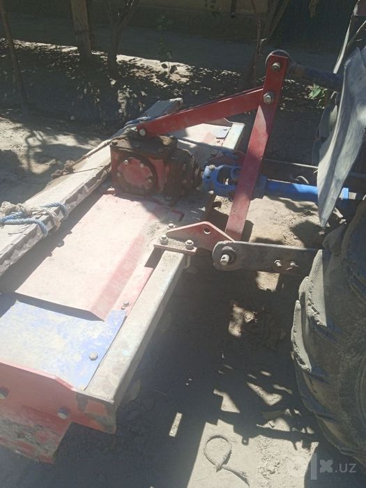 Traktor sotiladi