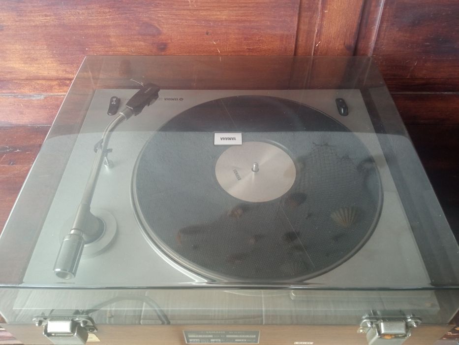 Грамофон Yamaha YP 400
