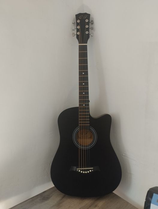 Продам гитару срочно