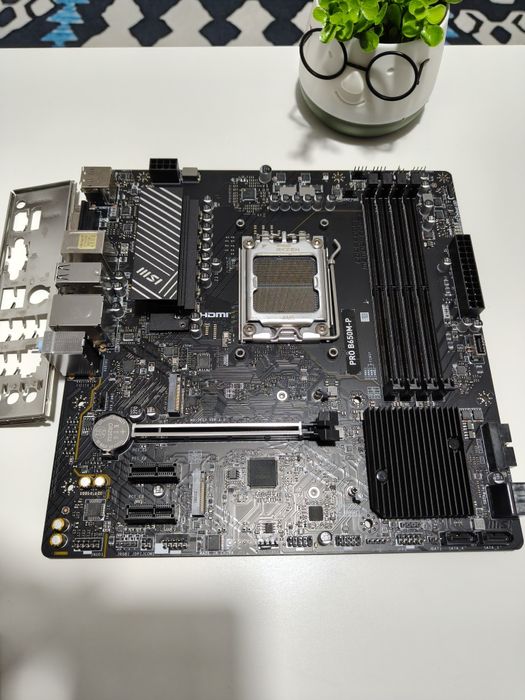 Placa de baza MSI PRO B650M-P, AMD B650, Socket AM5, mATX