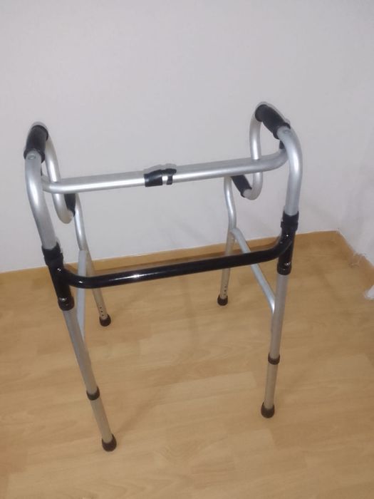 Ходунок для инвалидов